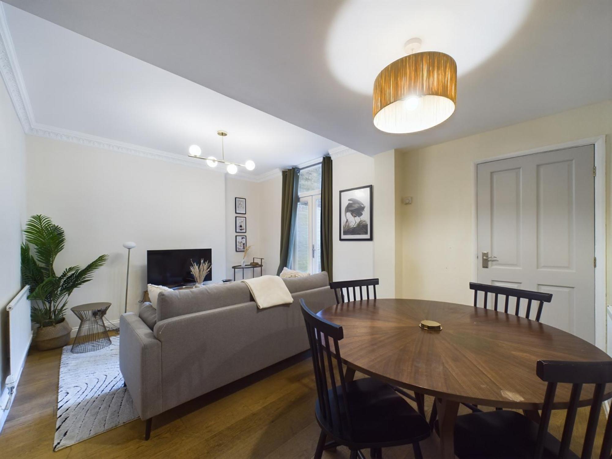 The Pimlico Place - 2bdr With Courtyard Apartment *